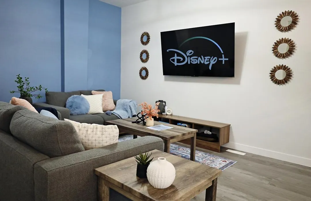 Beautiful Home With 4 King Beds,Airport,Disney+-1