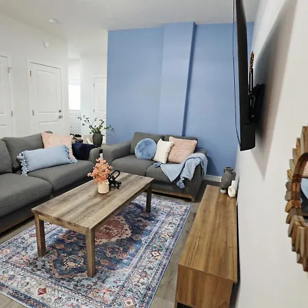 Beautiful Home With 4 King Beds,Airport,Disney+-2